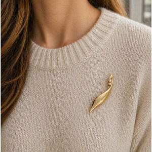 Vintage Gold Tone Abstract Leaf Brooch Pin w/ Faux Pearl Accent 3"